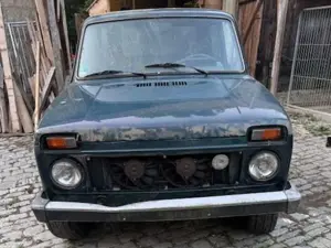 Lada Niva Set aus 1  Lada + 1/2 Lada + Ersatzteile Bild 3