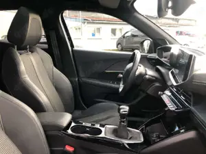 Peugeot 2008 GT Bild 3