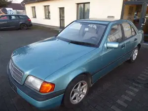 Mercedes-Benz C 180 Bild 2