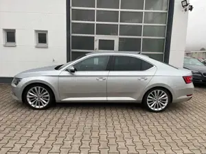 Skoda Superb Limo 2,0 TDI Style/1.HD/DSG/SHZ/NAVI/PDC