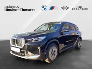 BMW iX1 eDrive20 17" / ParkAss+ / HUD / LED / Keyless / DA