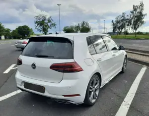 Volkswagen Golf Golf 7.5 R-line Sportpaket/Highline,1.5 TSI, 150 PS, oryxweiß, SHZ, AHK Bild 2