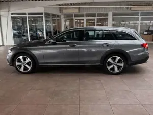 Mercedes-Benz E 220 E T-Modell E 220 d 4Matic All-Terrain Bild 3