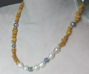 Edelsteinkette mit den Jade, Perlen und den Baluquarz