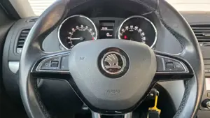 Skoda Yeti Ambition Outdoor 4x4 Klima PDC Tempomat Bild 4