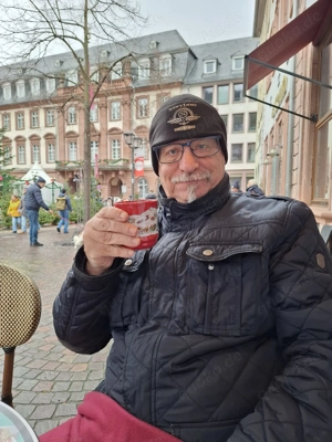 Älterer Bi-Mann sucht IHN ab 45j Jahren 