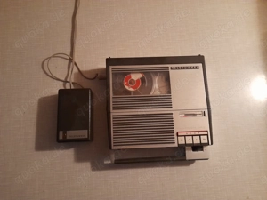 Historisches Tonbandgerät - tragbar - aus den 60ern