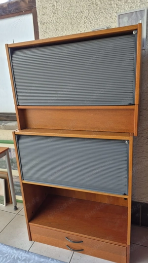 Büroausstattung (Schreibtische, Stühle, Schränke) zu verschenken