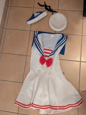 Damen Kostüme Größe M 