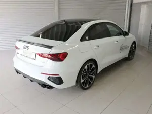 Audi S3 4x4 2.0 TFSI S tronic el. Sitze Stylepaket Navi Bild 4