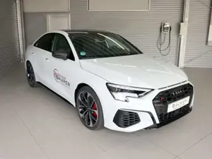 Audi S3 4x4 2.0 TFSI S tronic el. Sitze Stylepaket Navi Bild 3