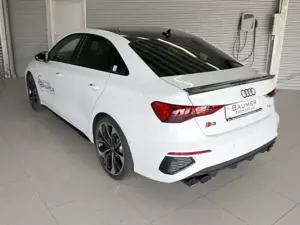 Audi S3 4x4 2.0 TFSI S tronic el. Sitze Stylepaket Navi Bild 5