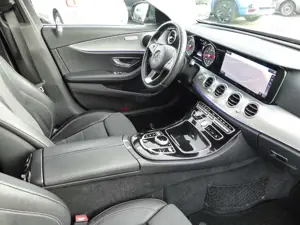 Mercedes-Benz E 200 T-Modell Niveau Navi LED El. Heckklappe Mehrzonenk Bild 4