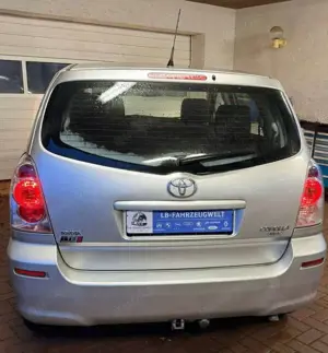 Toyota Corolla Verso 1.6 7Sitzer / AHK Bild 2