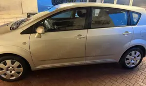 Toyota Corolla Verso 1.6 7Sitzer / AHK Bild 3