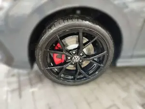 Volkswagen Golf GTI 2,0 l TSI OPF 195 kW (265 PS) 7 -Gang-D Bild 3