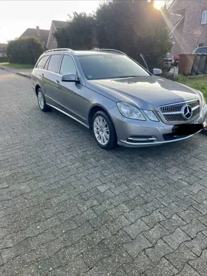 Mercedes-Benz E 250 CDI DPF BlueEFFICIENCY 7G-TRONIC Elegance Bild 3