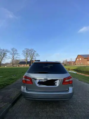 Mercedes-Benz E 250 CDI DPF BlueEFFICIENCY 7G-TRONIC Elegance Bild 4