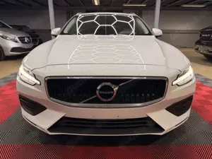 Volvo V60 Momentum Navi SHZ Kamera LED 17ZOLL Bild 2