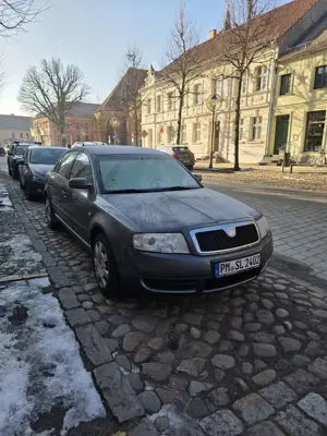 Skoda Superb 2.0 Comfort Bild 2