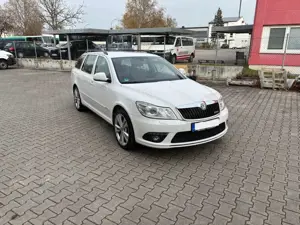 Skoda Octavia RS Kombi 2.0 TDI DSG | Xenon | Navi | AHK | PDC