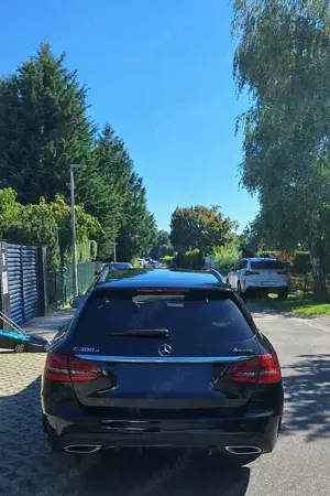 Mercedes-Benz C 300 d T 4Matic 9G-TRONIC AMG Line Bild 2