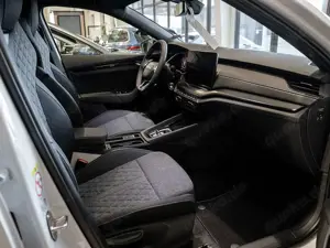 Skoda Octavia Combi 2.0 TDI Sportline AHK NAVI MATR Bild 2