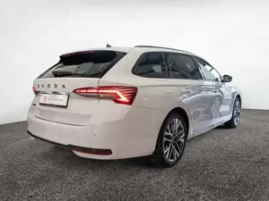 Skoda Octavia Combi 2.0 TDI Sportline AHK NAVI MATR Bild 3