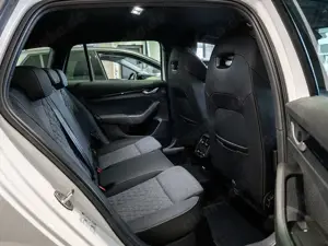 Skoda Octavia Combi 2.0 TDI Sportline AHK NAVI MATR Bild 4