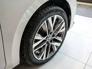 Skoda Octavia Combi 2.0 TDI Sportline AHK NAVI MATR Bild 5