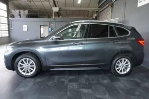 BMW X1 xDrive 20 d *1.HAND*AHK*LED*RFK*SHZ*8xAlu* Bild 4