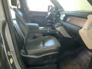 Land Rover Defender Defender 110 D240HSE Bild 4