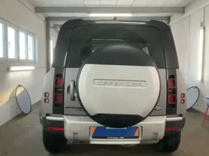 Land Rover Defender Defender 110 D240HSE Bild 3