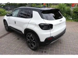 Jeep Avenger Summit e-Hybrid EU6e Leder JBL Pano Kamera VOLL El Bild 4