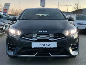 Kia Ceed SW / cee'd SW Ceed SW 1.6 PHEV Spirit *AHK*8-fach bereift* Bild 3