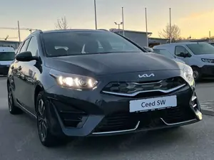 Kia Ceed SW / cee'd SW Ceed SW 1.6 PHEV Spirit *AHK*8-fach bereift* Bild 2