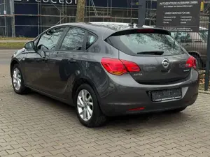 Opel Astra ASTRA 1.4l 74KW KLIMA NAVI 80.664 KM TÜV 03/27 Bild 2