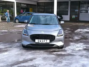 Suzuki Swift Swift COMFORT TOP-DEAL/NAVI/ACC/Rü-KAM/MET/uvm. Bild 2