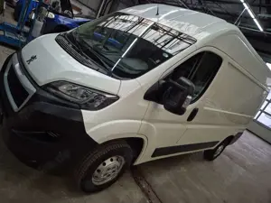 Peugeot Boxer 330 L2H2 Pro BlueHDi 120 Stop
