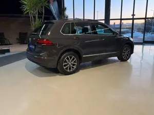 Volkswagen Tiguan 2.0 TDI 4Motion+AHK Schwenkb.+Winterpaket Bild 5