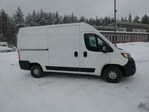 Peugeot Boxer Kasten Hochraum 333 L2H2 Pro BlueHDi 140 S Bild 4