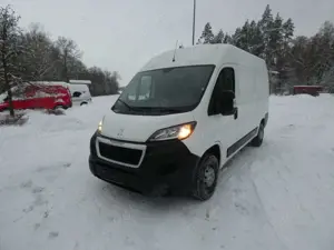 Peugeot Boxer Kasten Hochraum 333 L2H2 Pro BlueHDi 140 S Bild 2