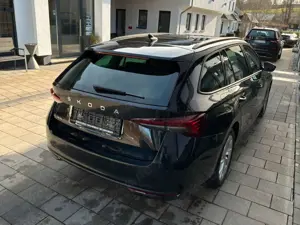 Skoda Octavia Combi 1.5 eTSI DSG Selection LED+ACC+AHK Bild 5
