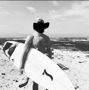 Sturmfrei in Kiel: Athletischer Blondi sucht Gesellschaft