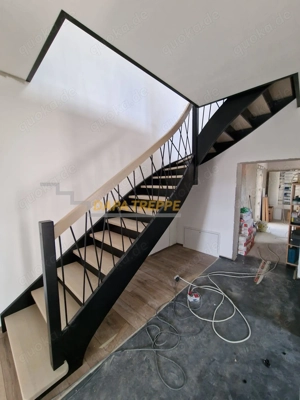 Holztreppen nach Maß mit Metallgeländer   Edelstahl oder pulverbeschichtet