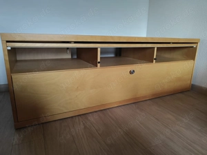 Fernsehunterschrank aus Holz