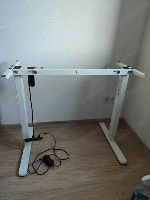 Höhenverstellbarer elektrischer Tischgestell