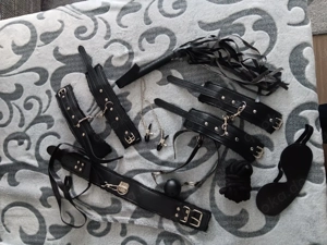 Welche Lady möchte sich das mal anlegen lassen? 