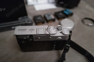 Fujifilm x100v, OVP mit Ledertasche, 4 Akkus, 14000 Auslösungen, Zubehörpaket Bild 4