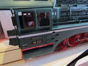 KM1 BR 18 201 Spur 1 Dampflok 101863 wie neuOVP! Bild 8